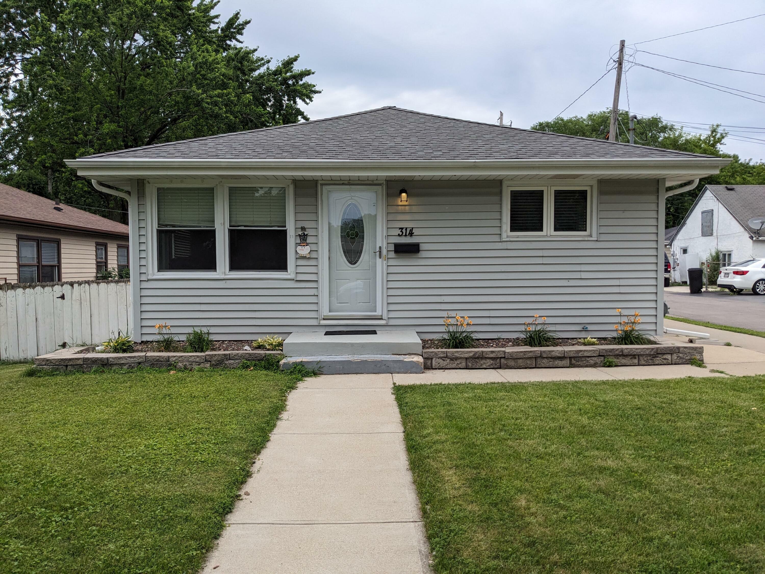314 Coolidge Ave  Waukesha WI 53186 photo