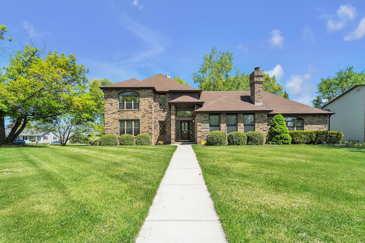 Property Photo:  290 Pheasant Run  WI 53182 