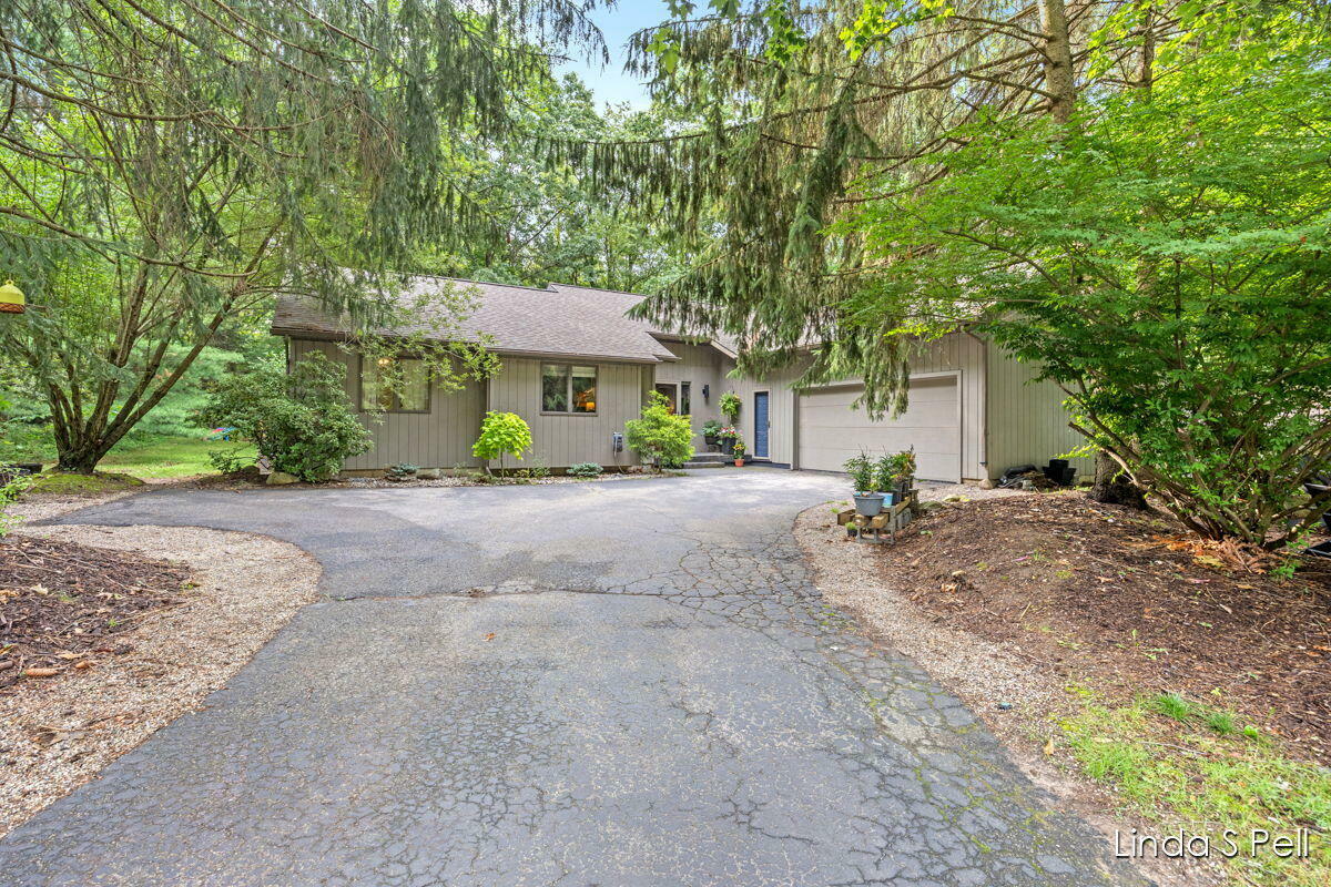 Property Photo: 6636 E Riverwoods Court NE MI 49341