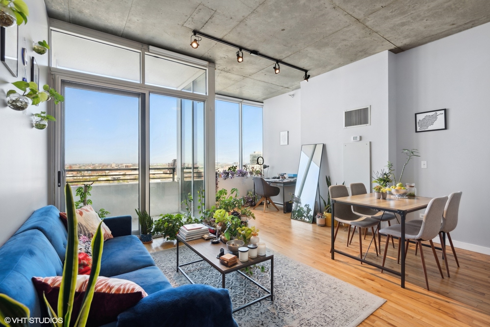 Property Photo: 1720 S Michigan Avenue 1613 IL 60616