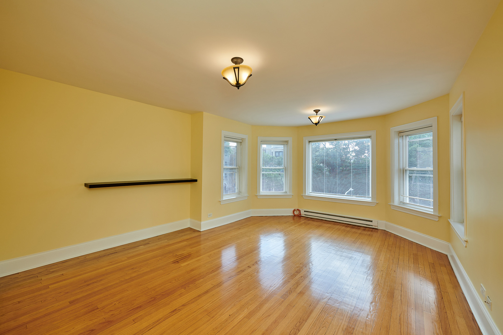 Property Photo: 6333 N Francisco Avenue 2 IL 60659