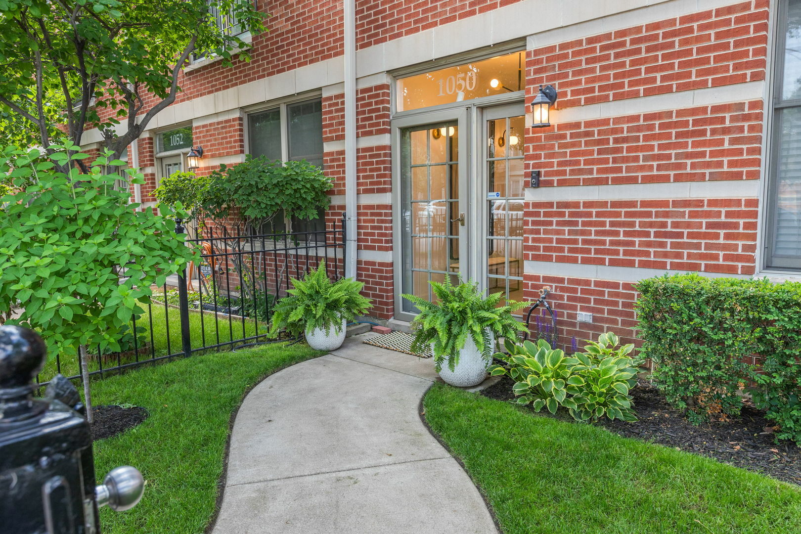 Property Photo:  1050 W Fry Street  IL 60642 