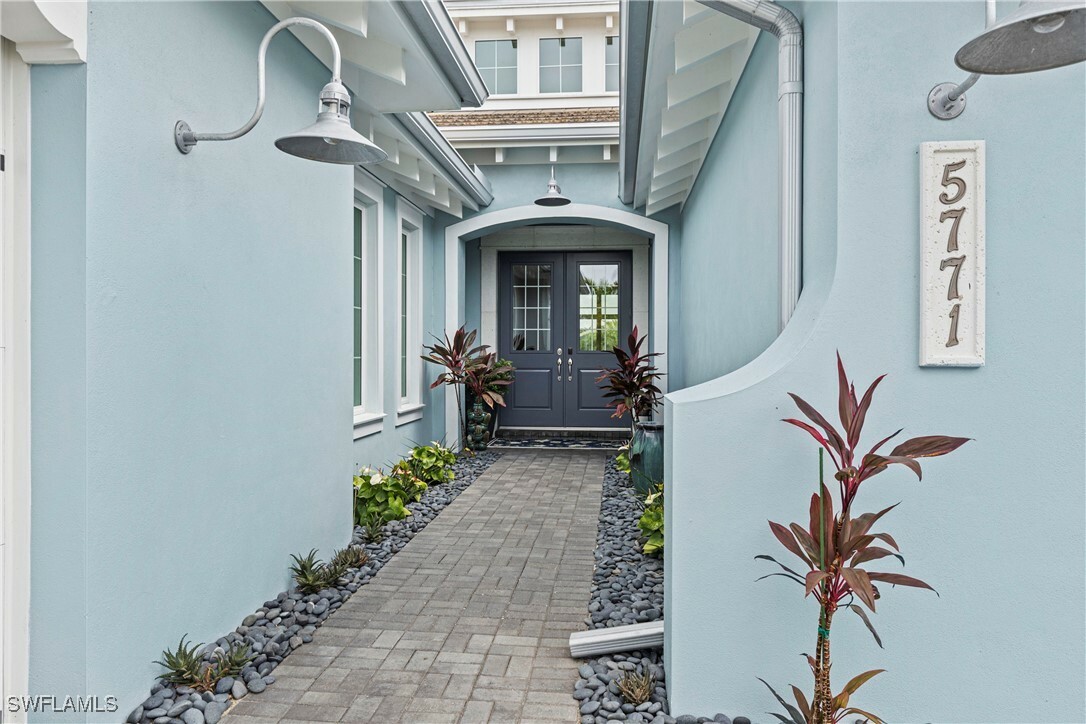 Property Photo: 5771 Clarendon Drive FL 34113