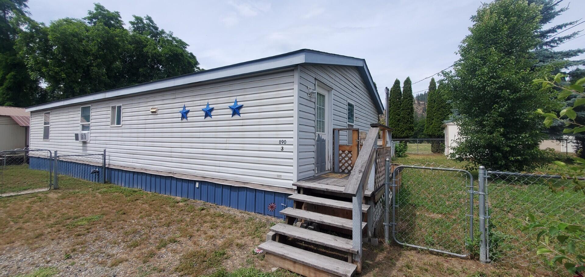 Property Photo: 890 S Ivy #3 St WA 99141