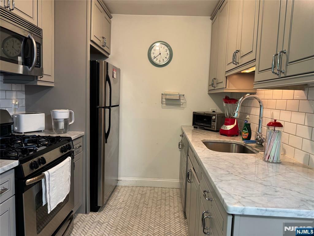 Property Photo: 605 Grove Street C5 NJ 07013