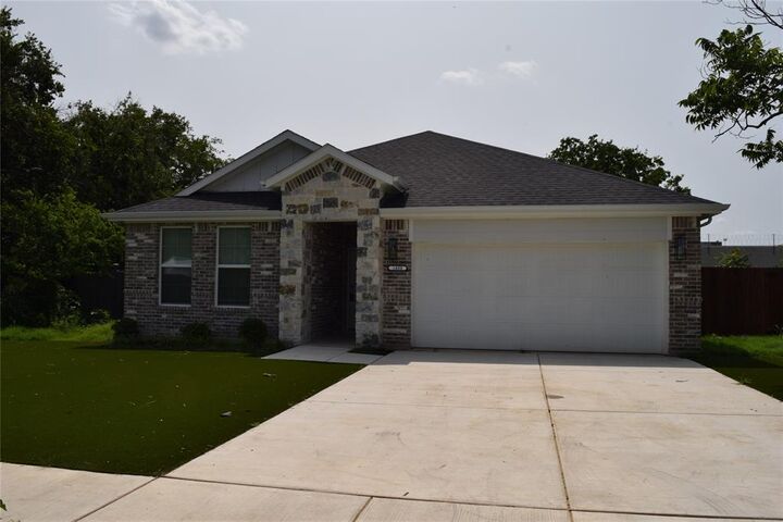 Property Photo: 1400 Wallace Street TX 76105