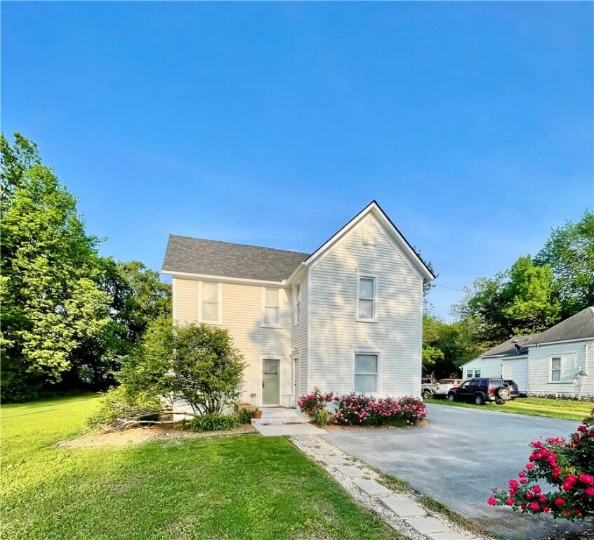 Property Photo:  515 Washington Street  AR 72761 