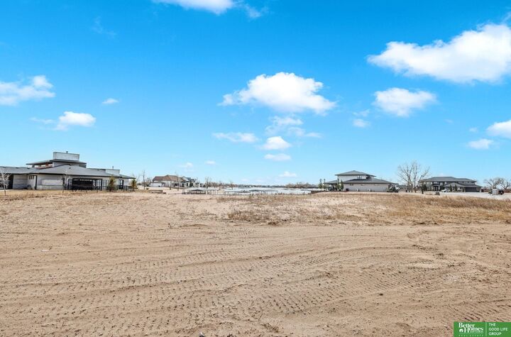 Property Photo:  627 Kingfisher Circle  NE 68003 