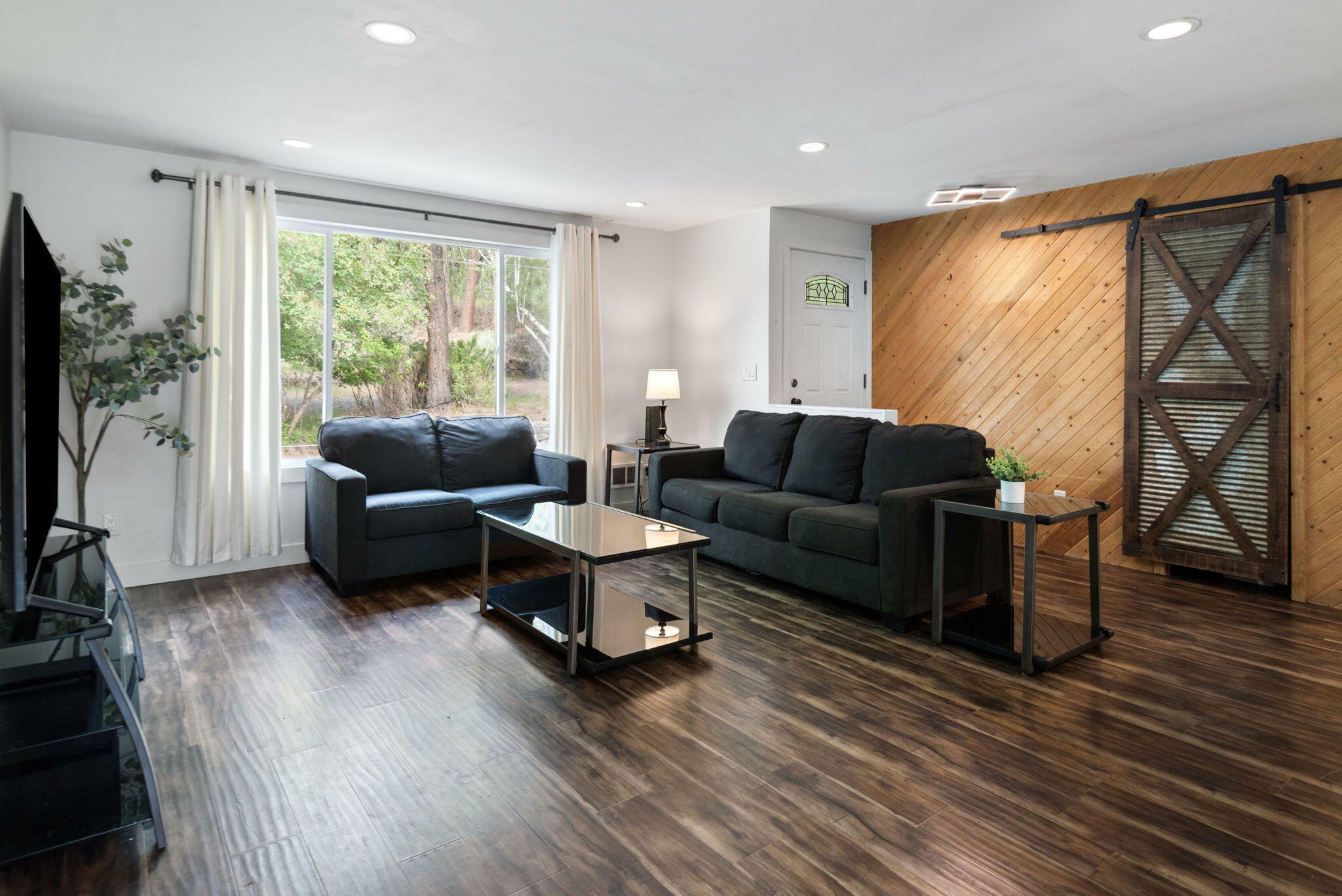 Property Photo: 18949 Baker Road OR 97702