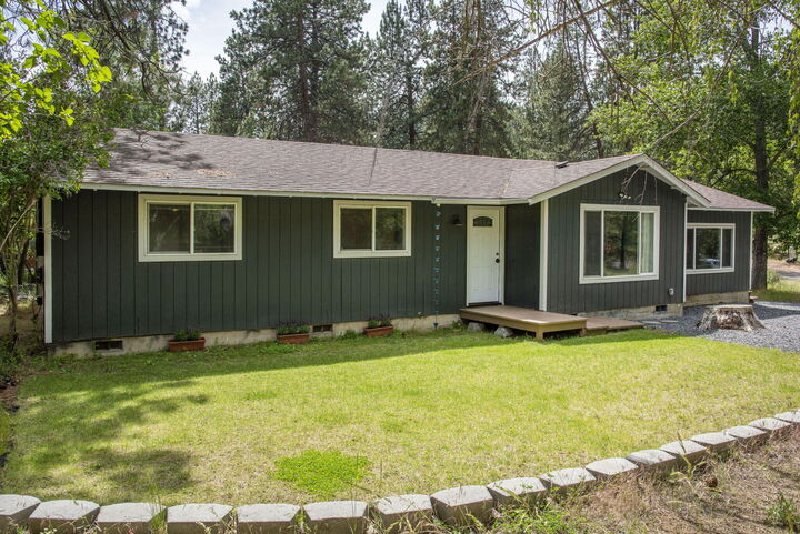 Property Photo: 18949 Baker Road OR 97702