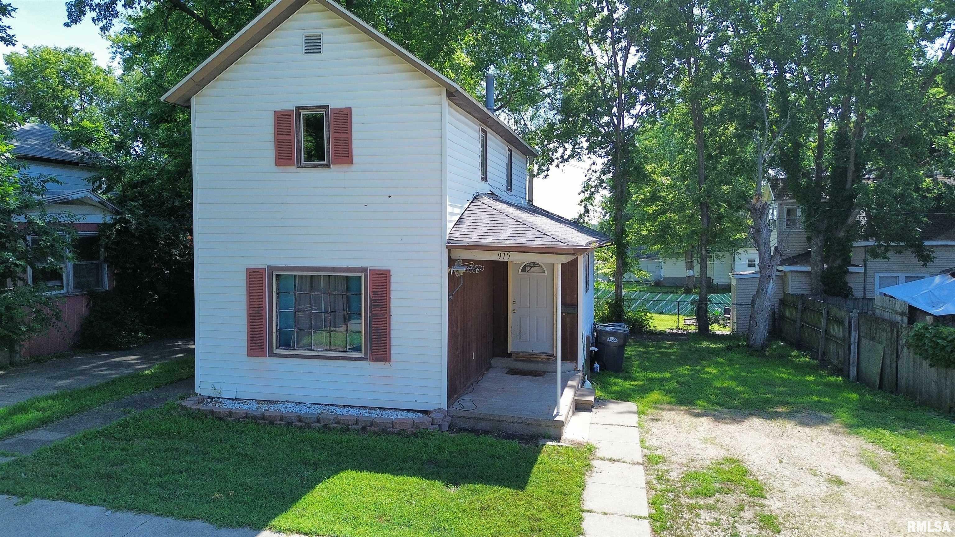 Property Photo:  915 S 5th Street  IA 52732 