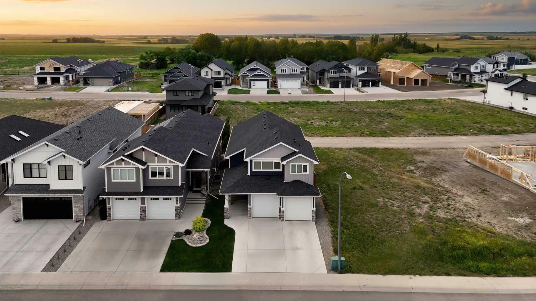 Property Photo: 692 Sixmile Crescent S AB T1K 8G3