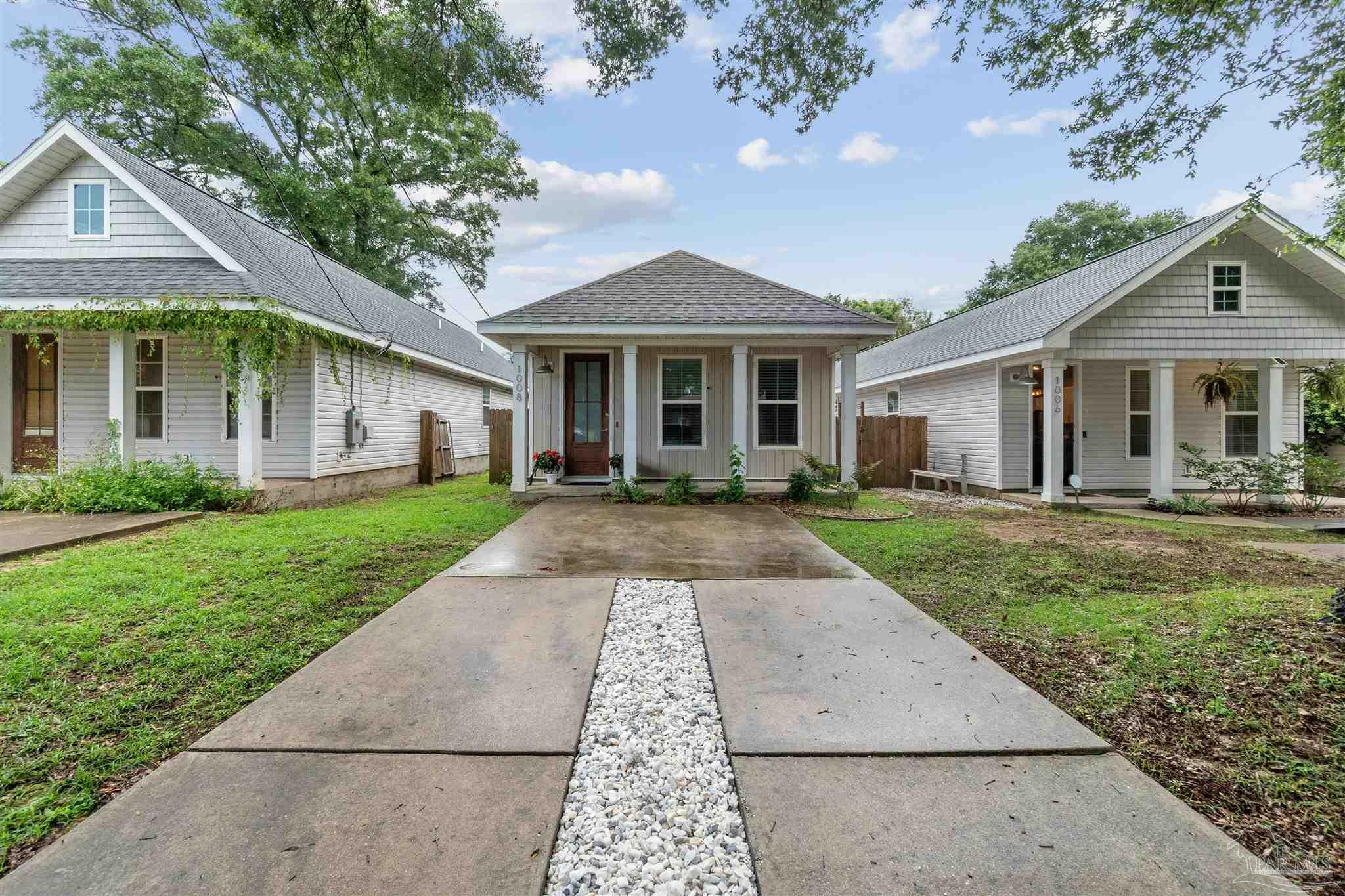 Property Photo: 1008 N D St FL 32501