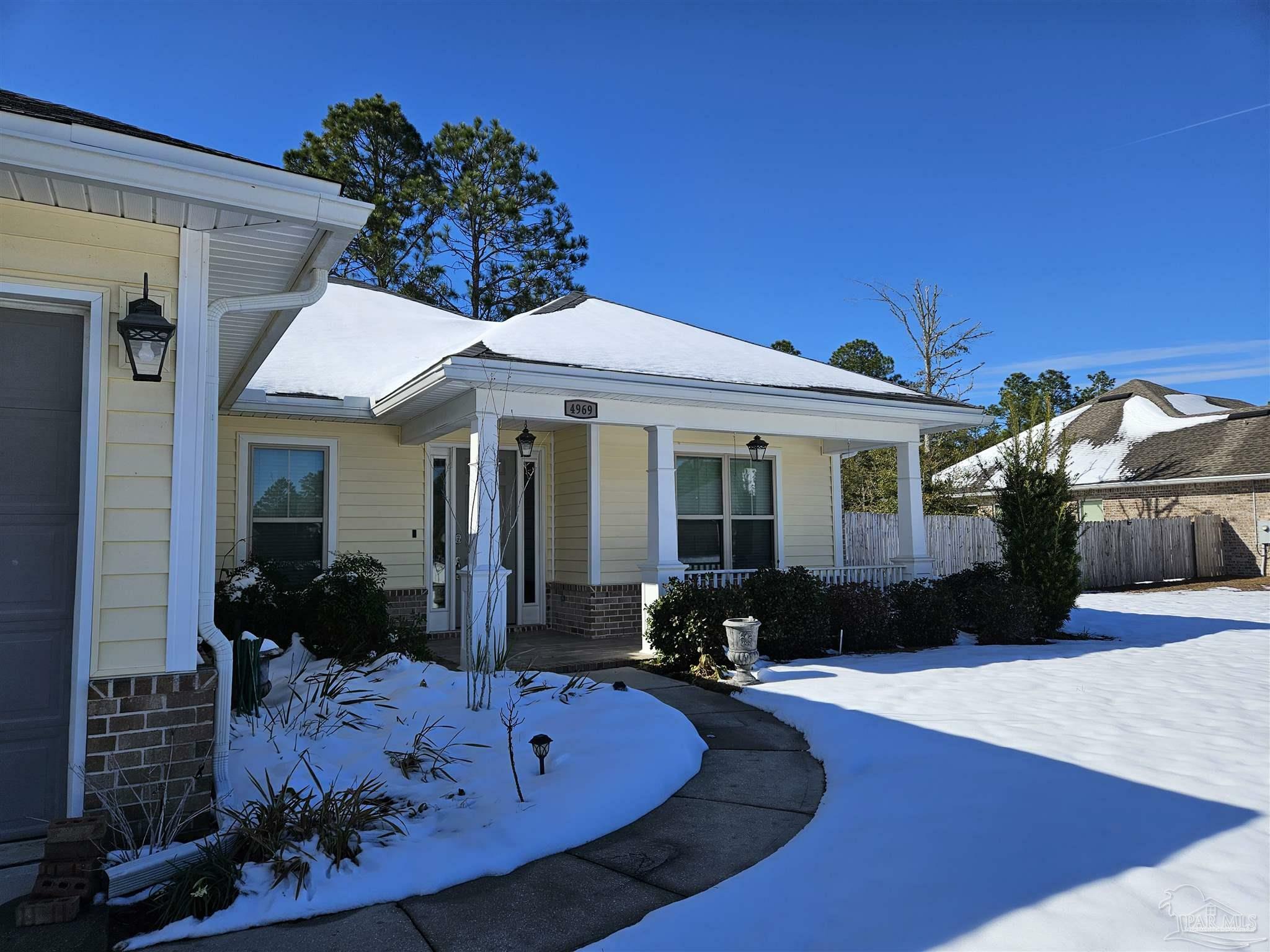 Property Photo:  4969 Red Oak Dr  FL 32583 