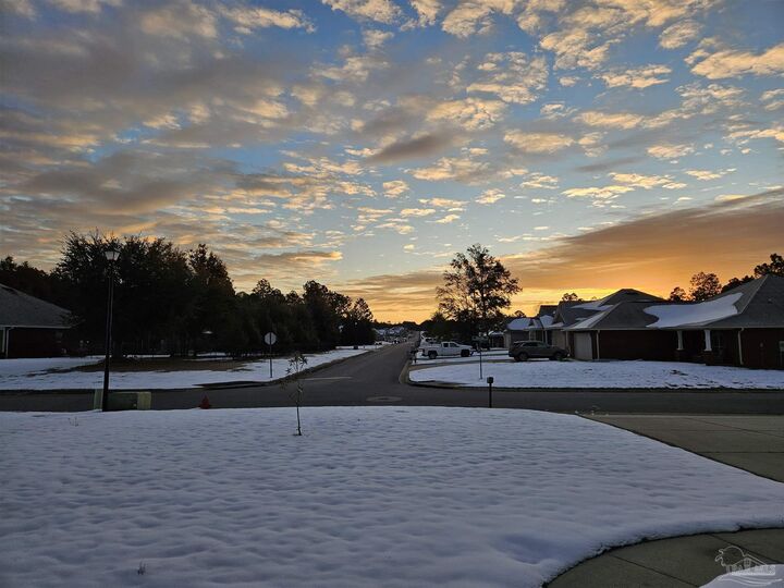 Property Photo: 4969 Red Oak Dr FL 32583