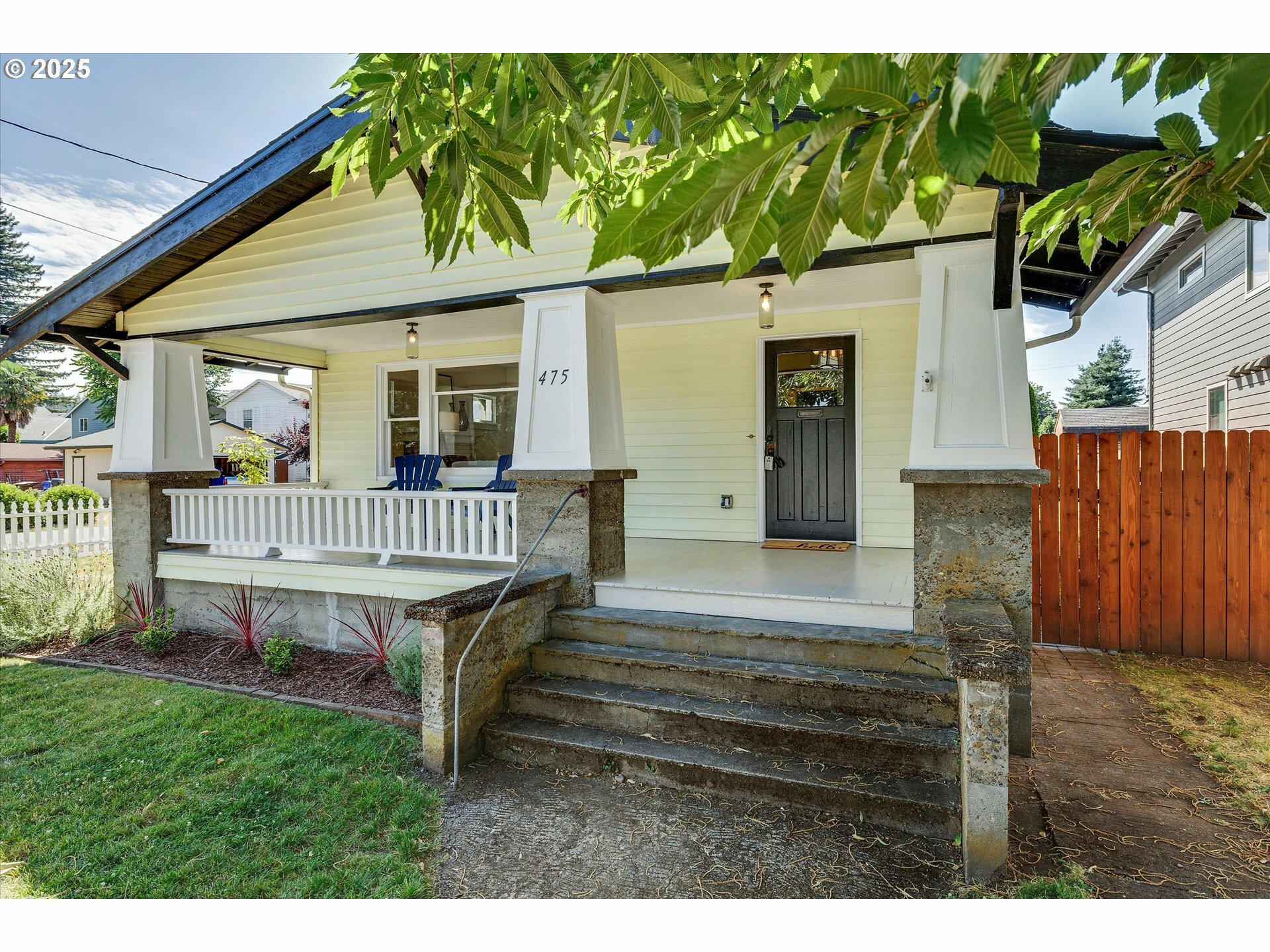 Property Photo:  475 E Arlington St  OR 97027 