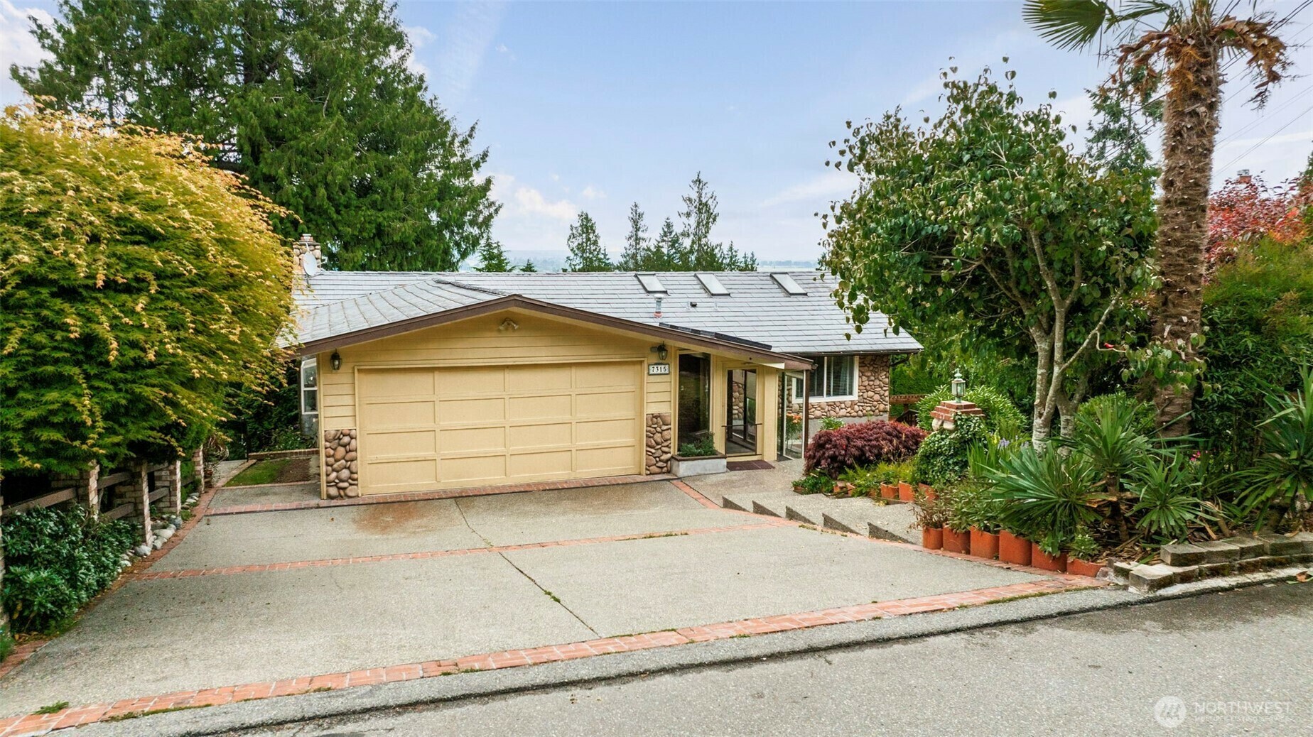 Property Photo:  7315  Yew Street  WA 98203 