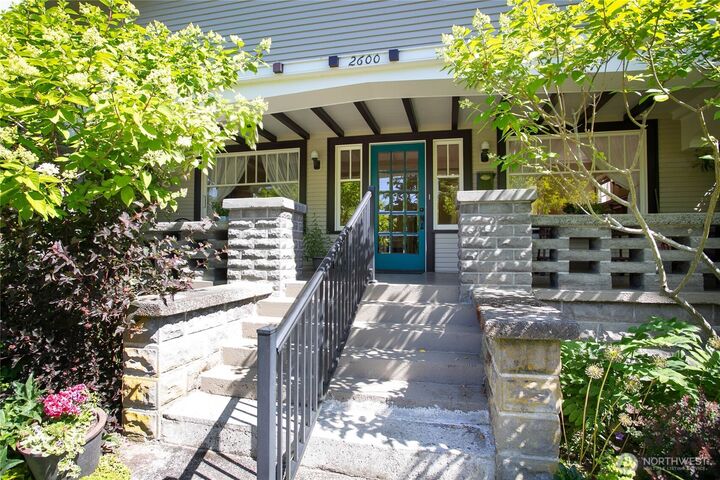 Property Photo:  2600  H Street  WA 98225 