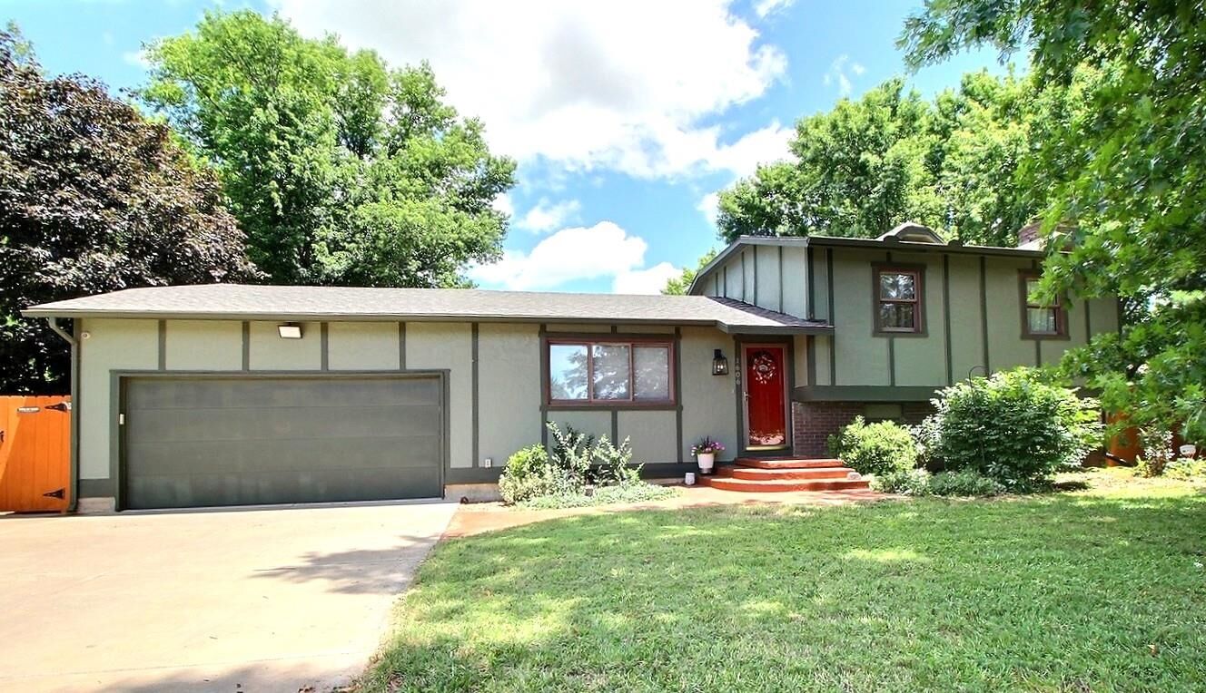 Property Photo: 1606 Timberline Dr KS 67133