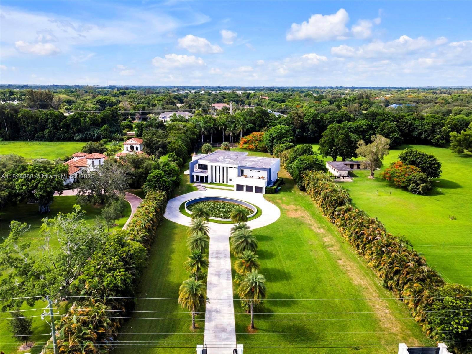 Property Photo: 13441 Mustang Trl FL 33330