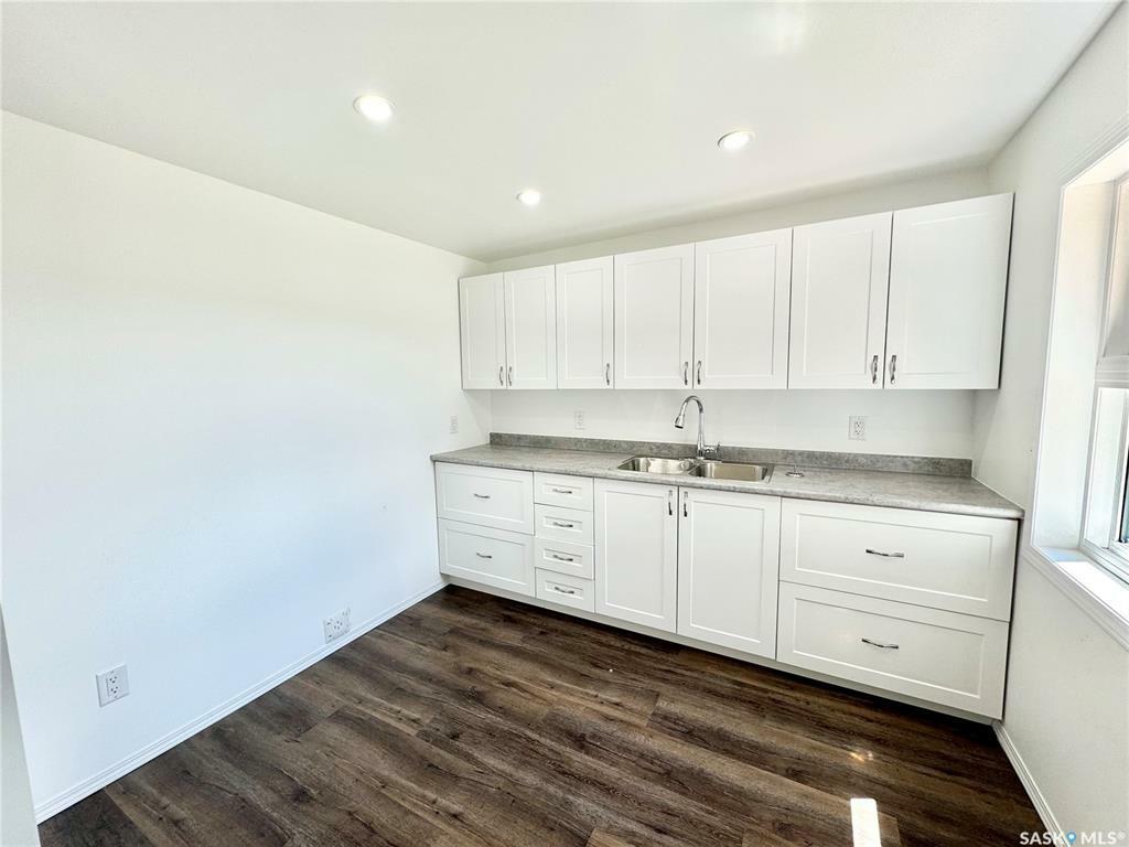 Property Photo:  754 6th Street E  SK S6V 0N8 