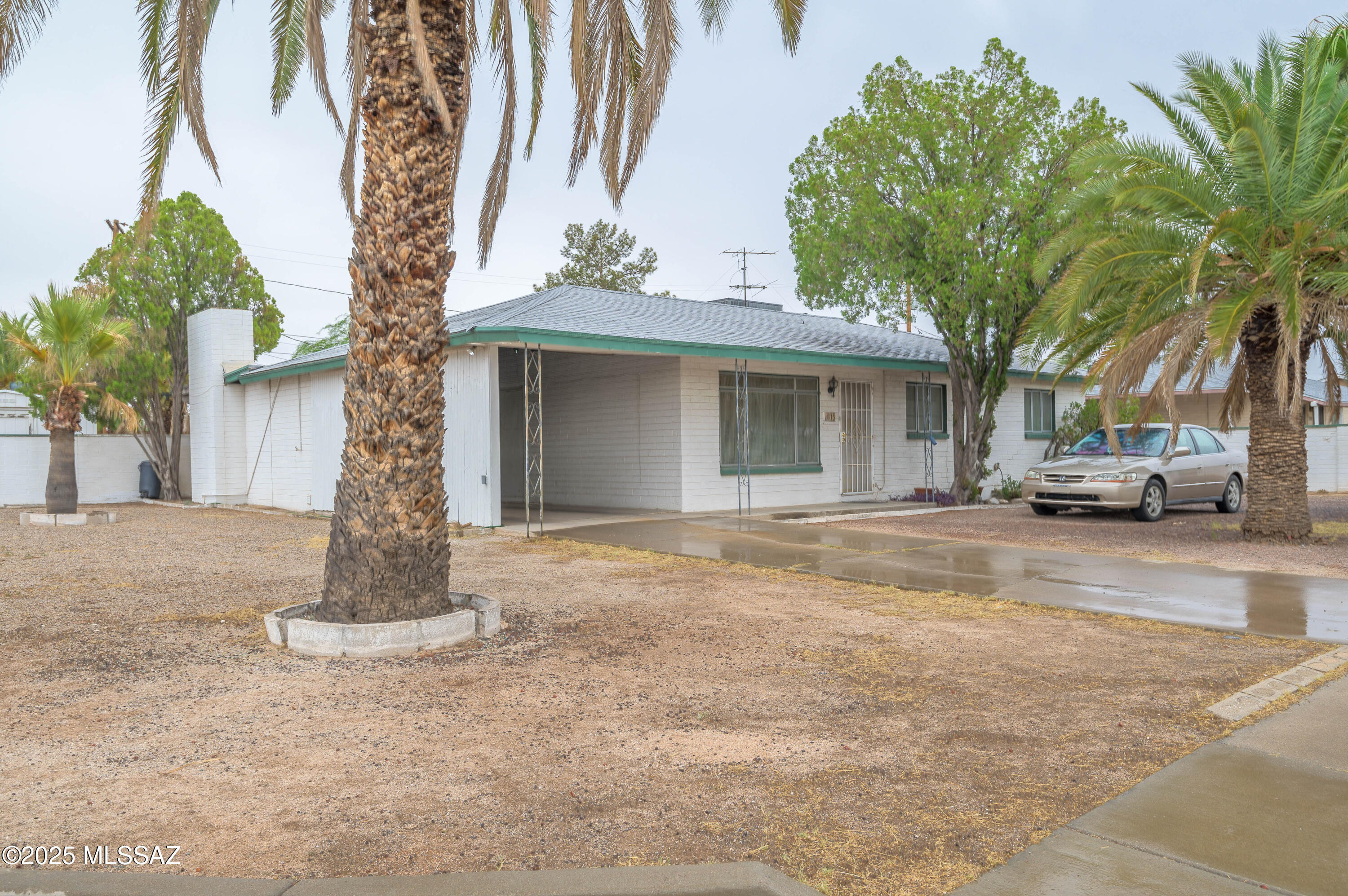 Property Photo: 815 S Craycroft Road AZ 85711