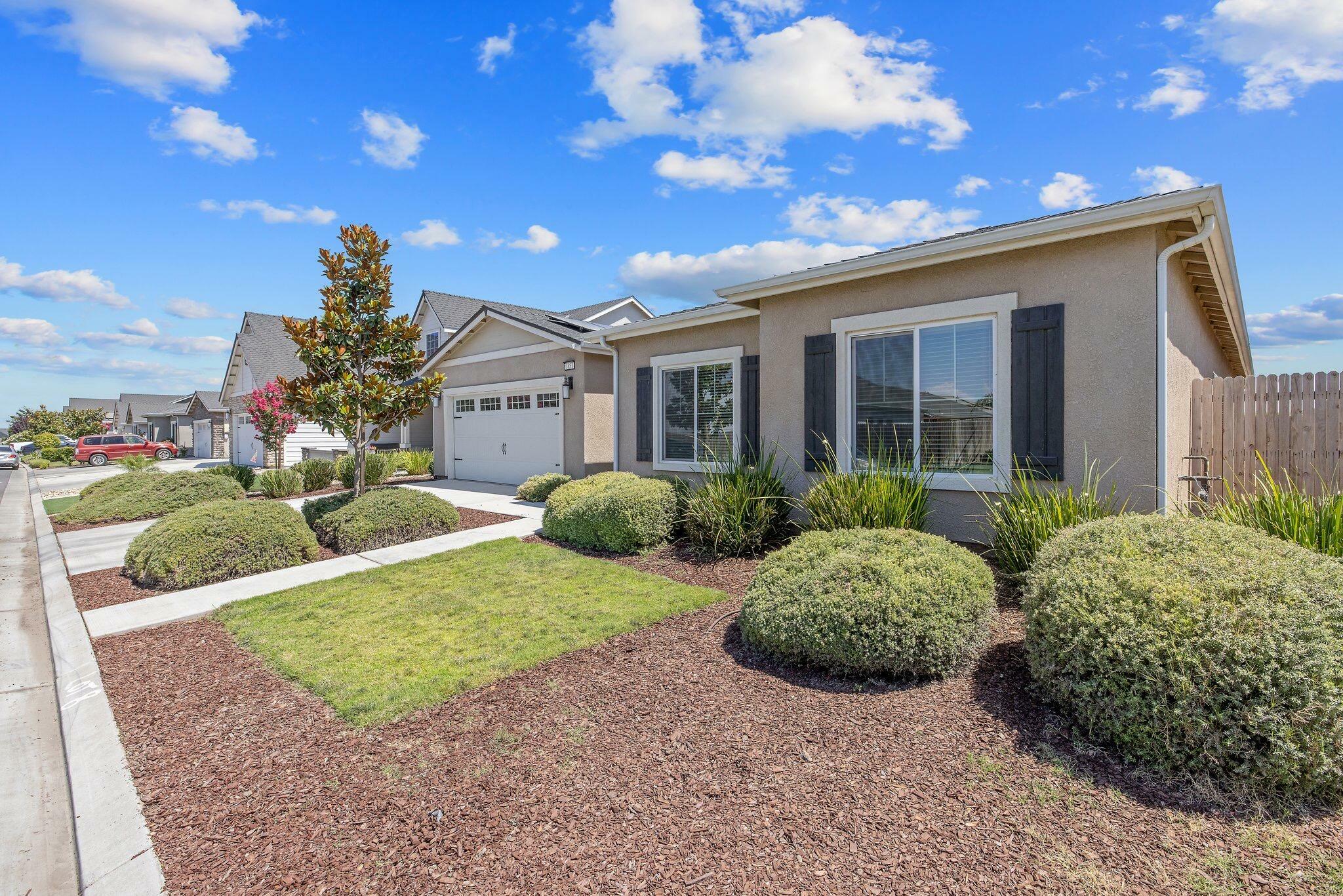 Property Photo:  1851 Softwind Drive  CA 93274 