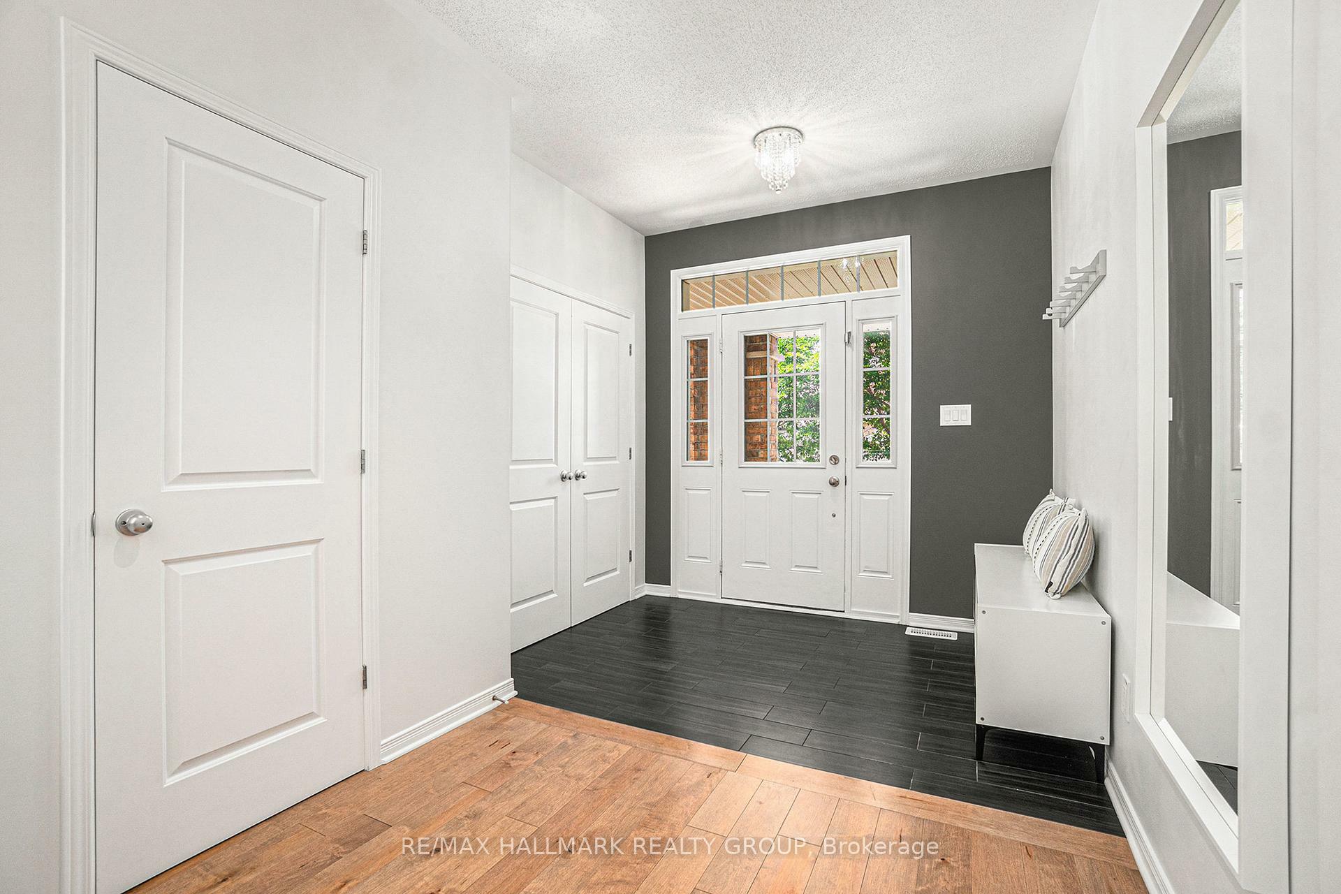 Photo de la propriété:  144 Culloden Crescent  ON K2J 5M8 