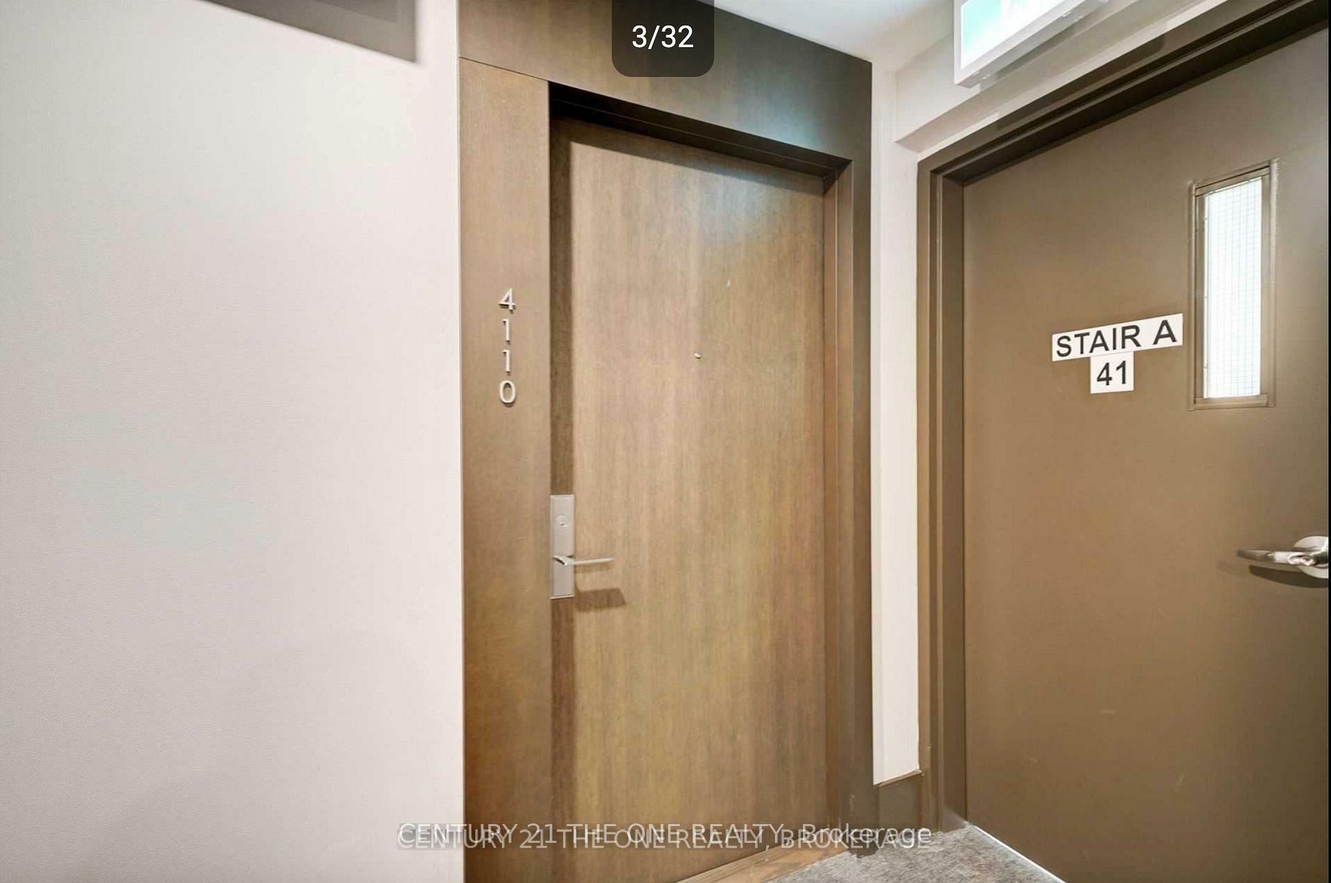 Property Photo:  39 Roehampton Avenue 4110  ON M4P 0G1 