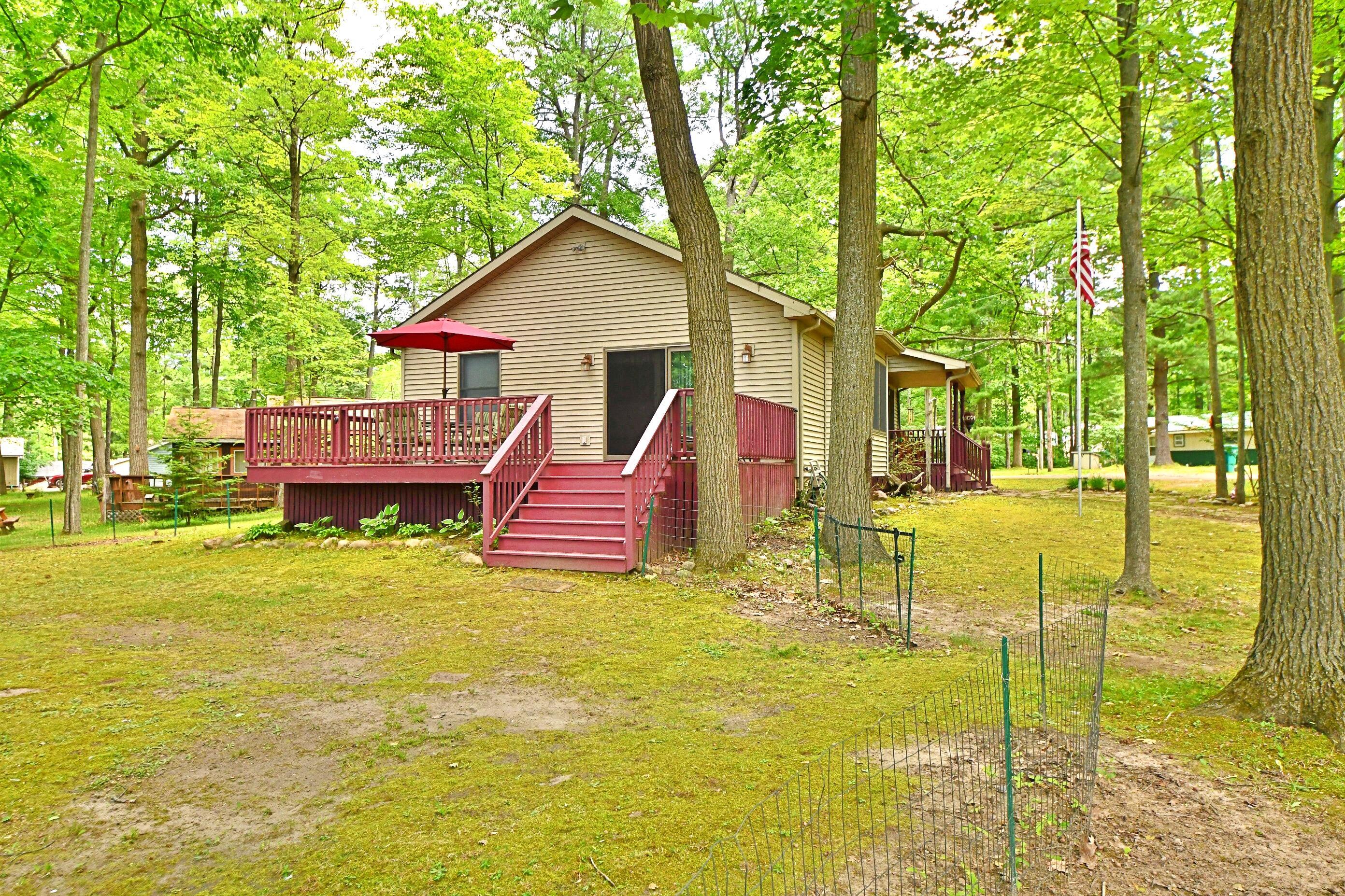 Property Photo: 5295 Blueberry Dr Drive MI 48625