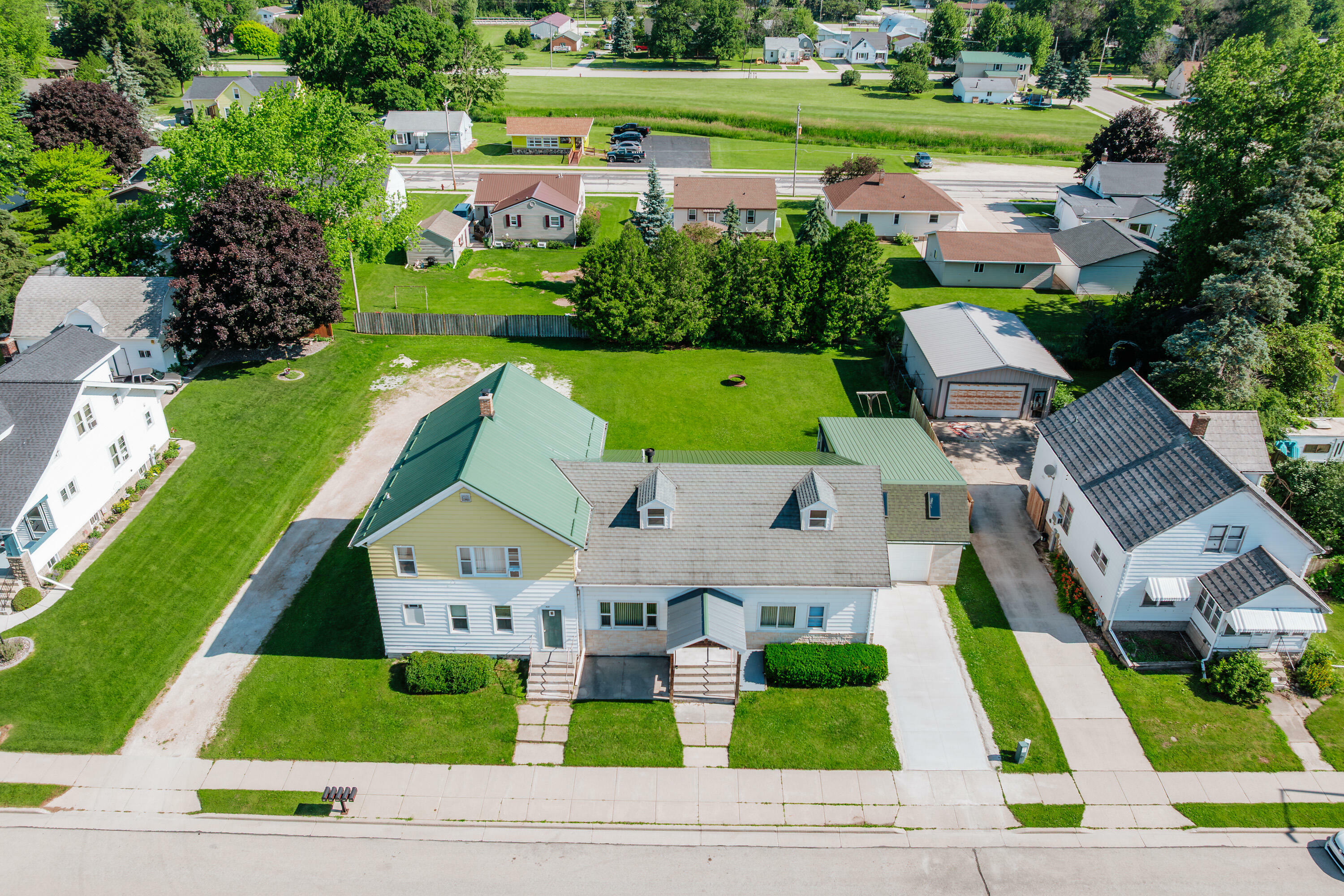 Property Photo:  418 Manitowoc St 420  WI 54230 