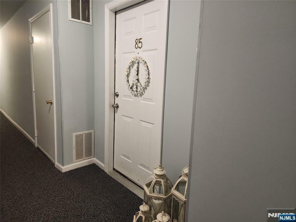 Property Photo:  85 Mountainview Court 85  NJ 07457 