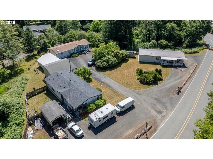 Property Photo: 67420 E Bay Rd OR 97459