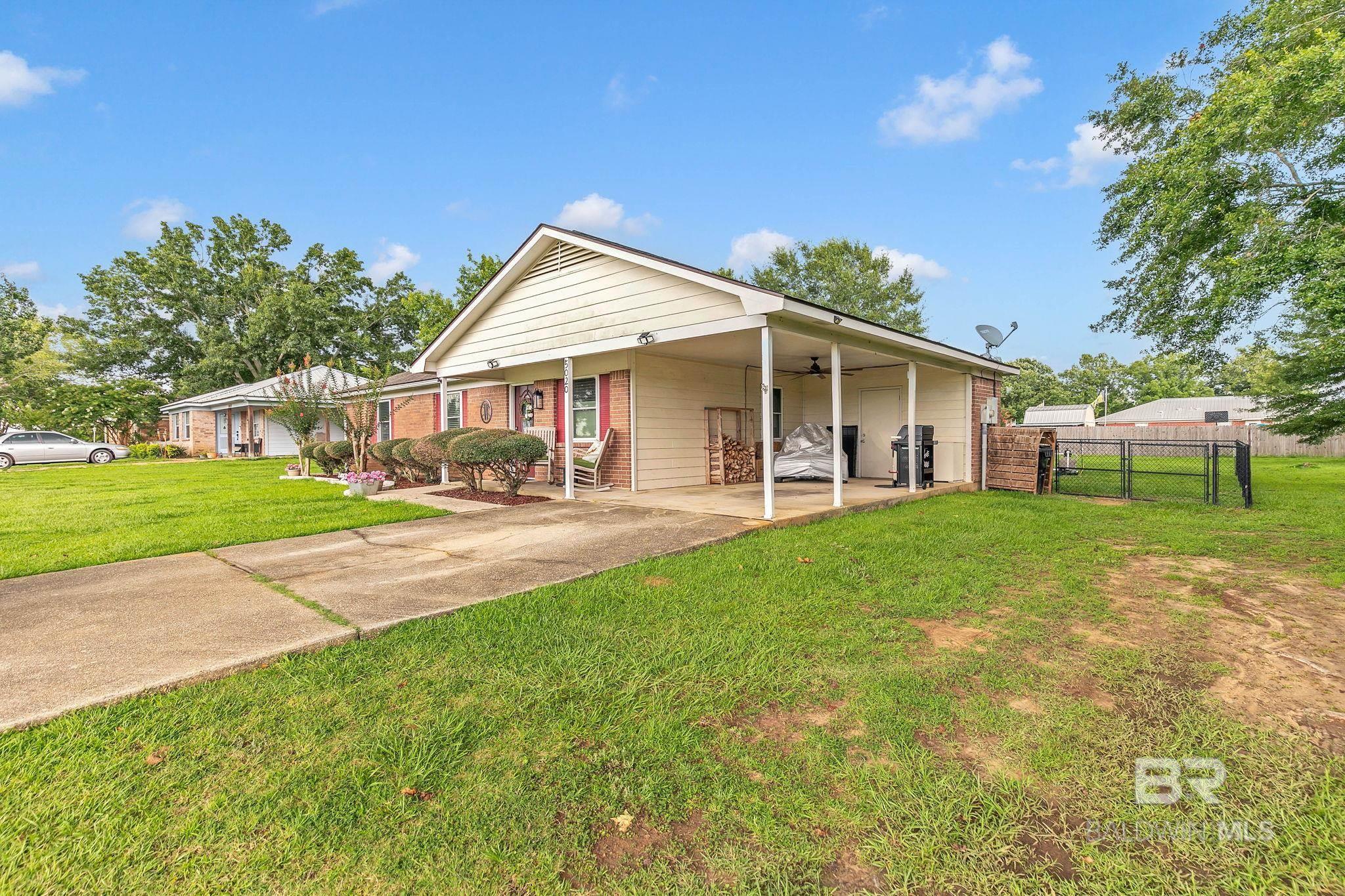 Property Photo: 5020 N Holley Street AL 36551