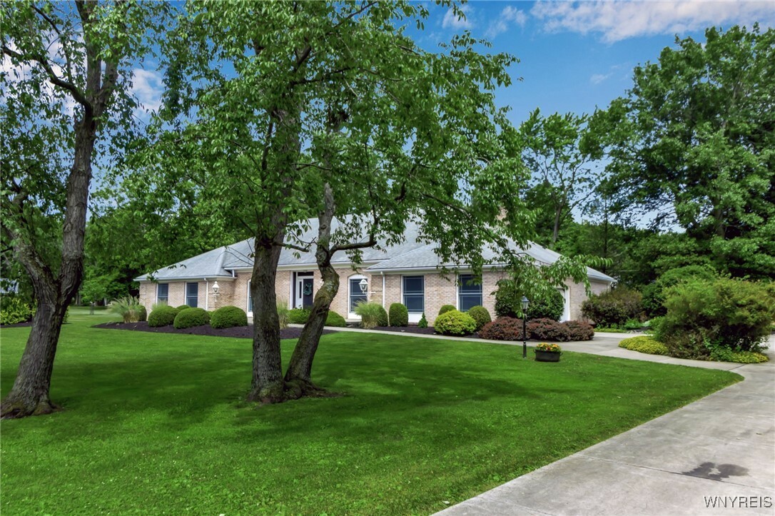 Property Photo: 4901 Pineledge Drive W NY 14031