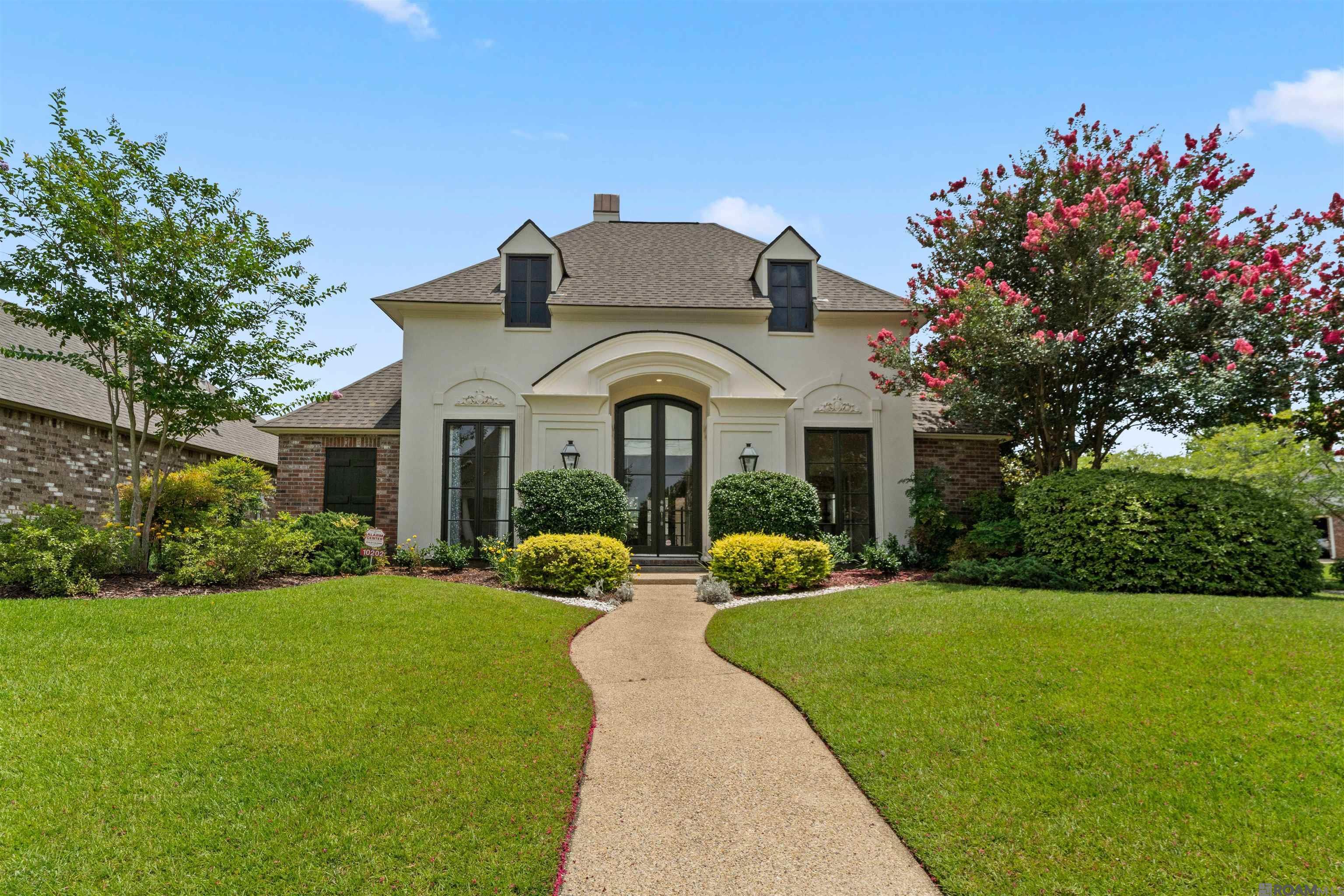 Property Photo: 10202 Chestnut Oak Dr LA 70809