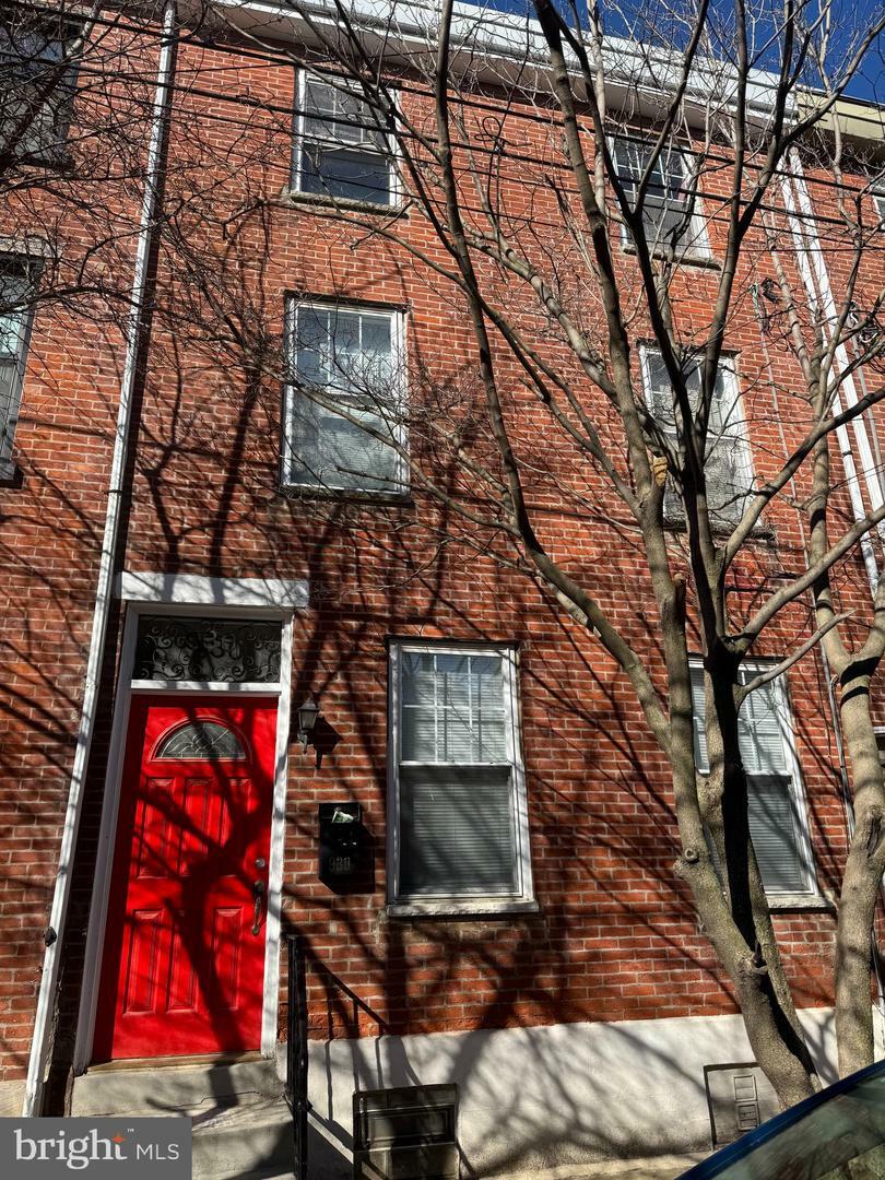Property Photo:  930 N Randolph Street  PA 19123 