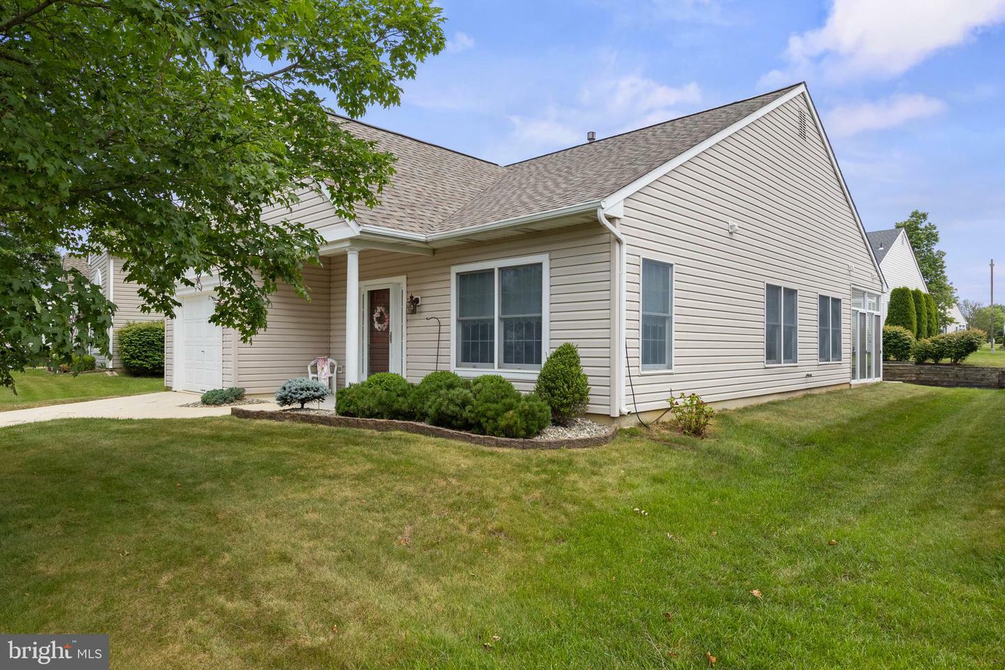 Property Photo:  7 Covered Bridge Circle  NJ 08022 