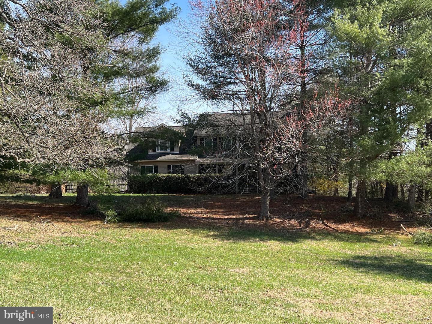 Property Photo: 16289 Quail Ridge Drive VA 20106