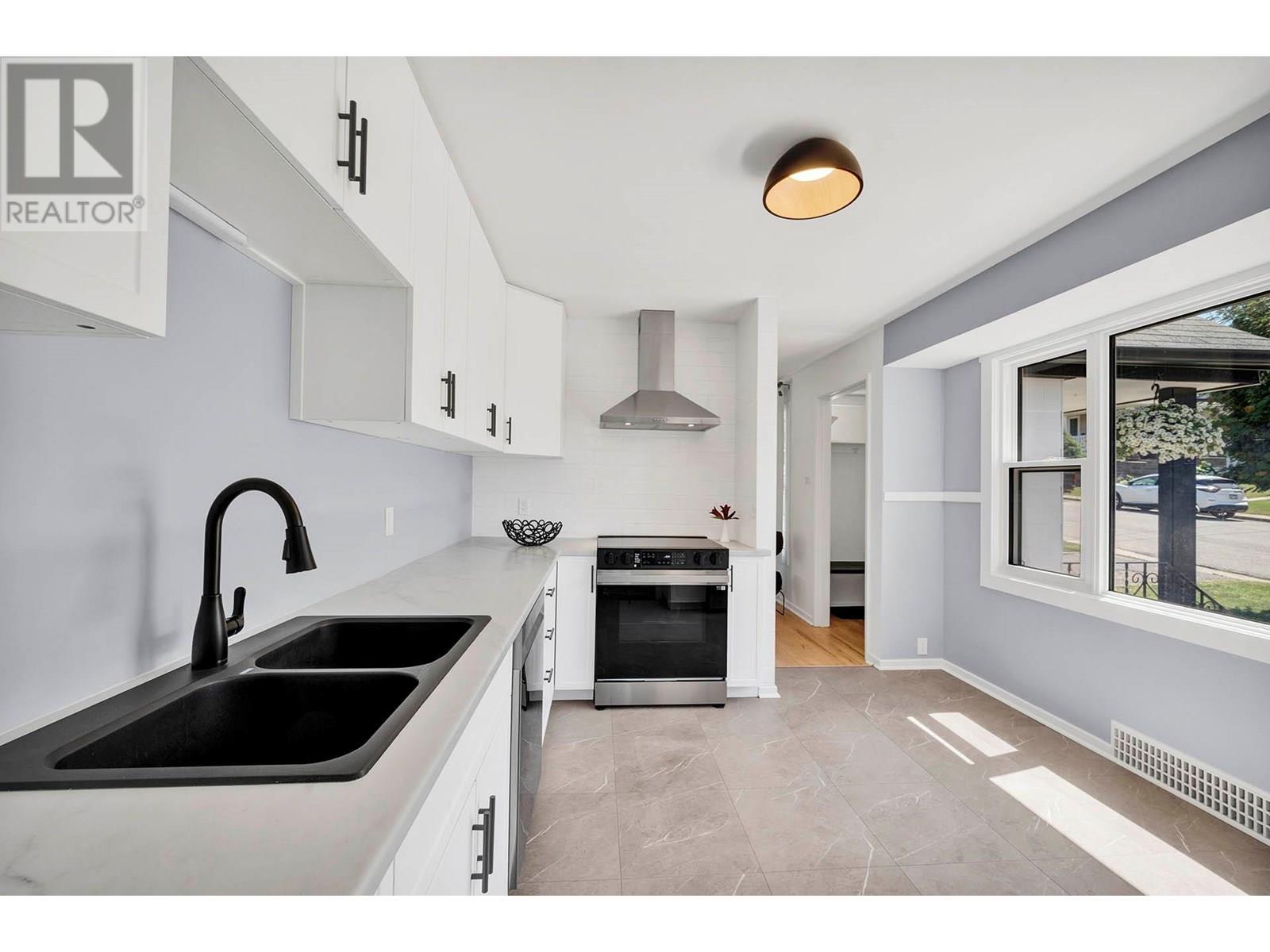 Property Photo:  1314 Pine Crescent  BC V2C 2Z1 