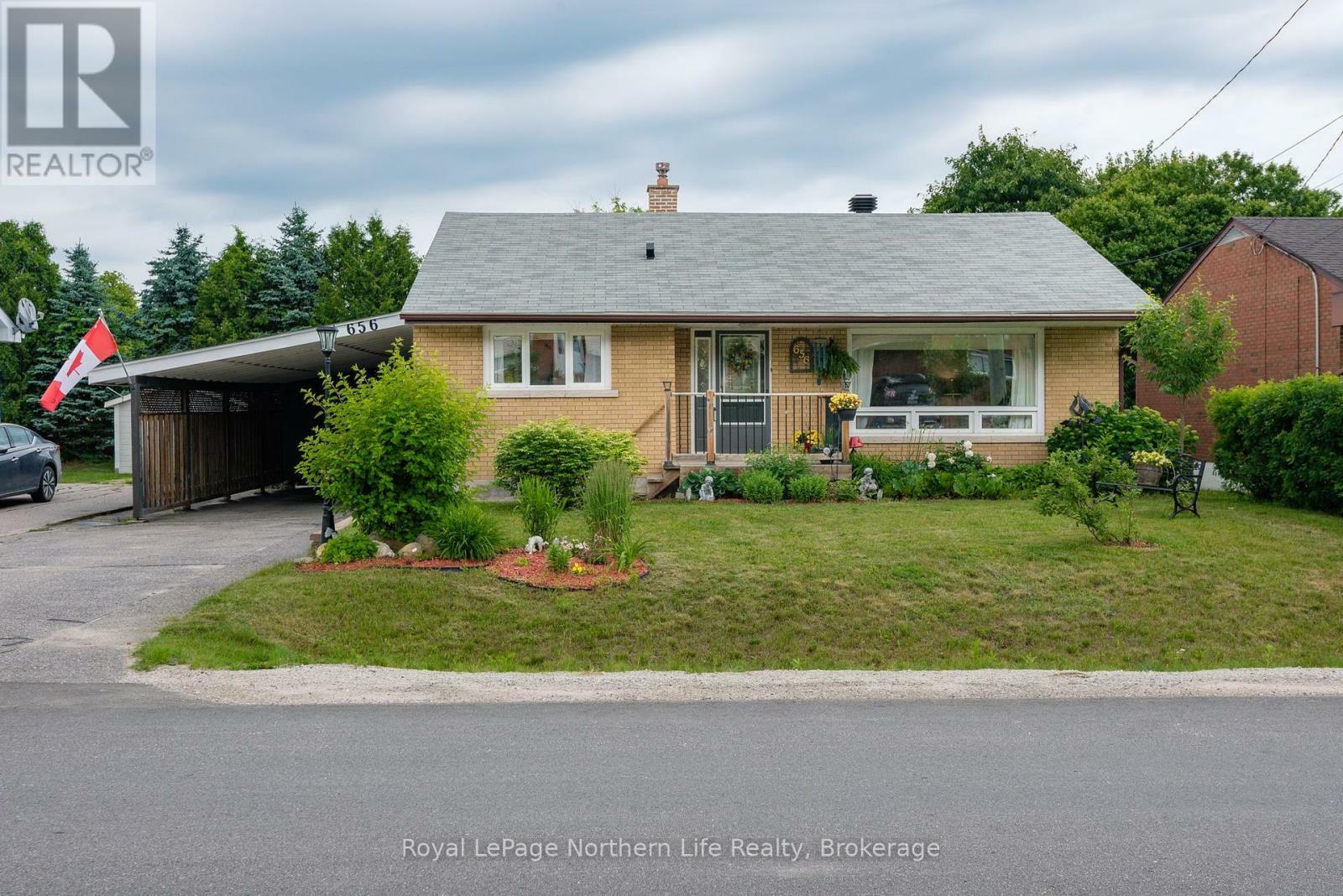 Photo de la propriété: 656 Laurentian Avenue ON P1B 7T9