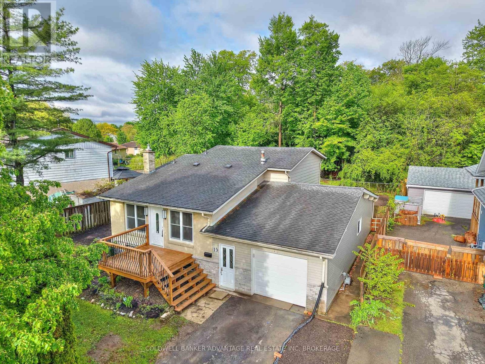 Photo de la propriété:  19 Leaside Drive  ON L3C 6B1 