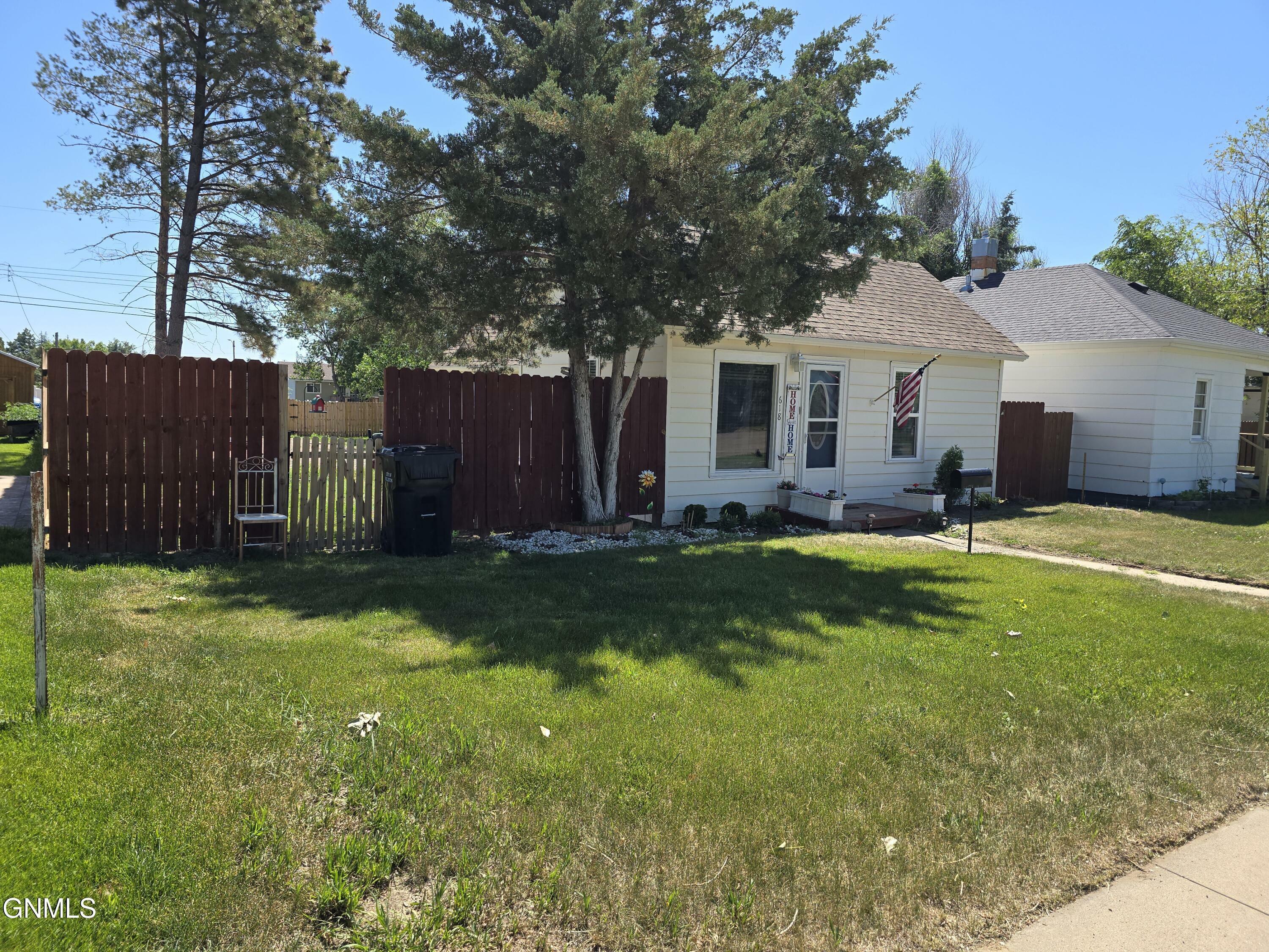 Property Photo: 618 7th Avenue W ND 58801