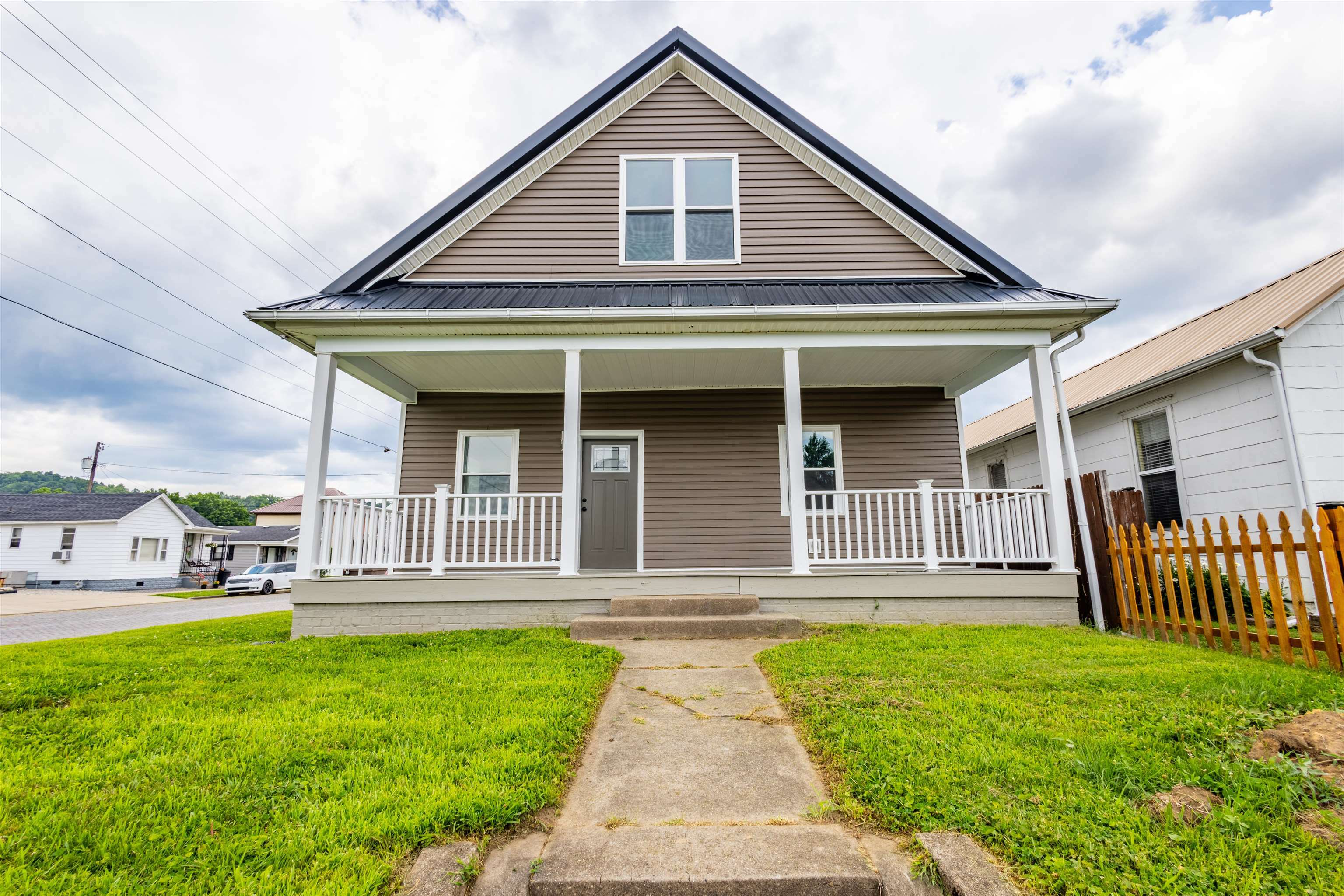 Property Photo: 1703 S 5th Street OH 45638