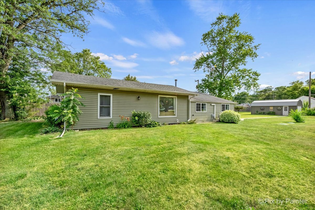 Property Photo: 28W575 Lester Street IL 60185