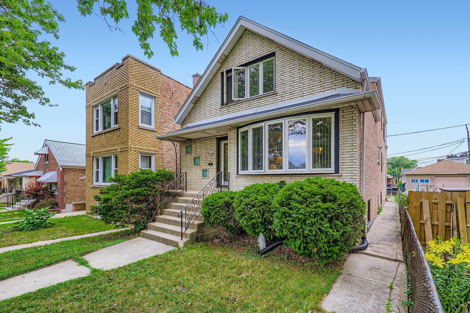 Property Photo: 5443 S Nottingham Avenue IL 60638