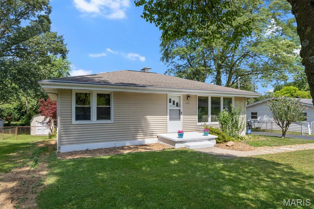 Property Photo: 409 Edgewood Drive IL 62223