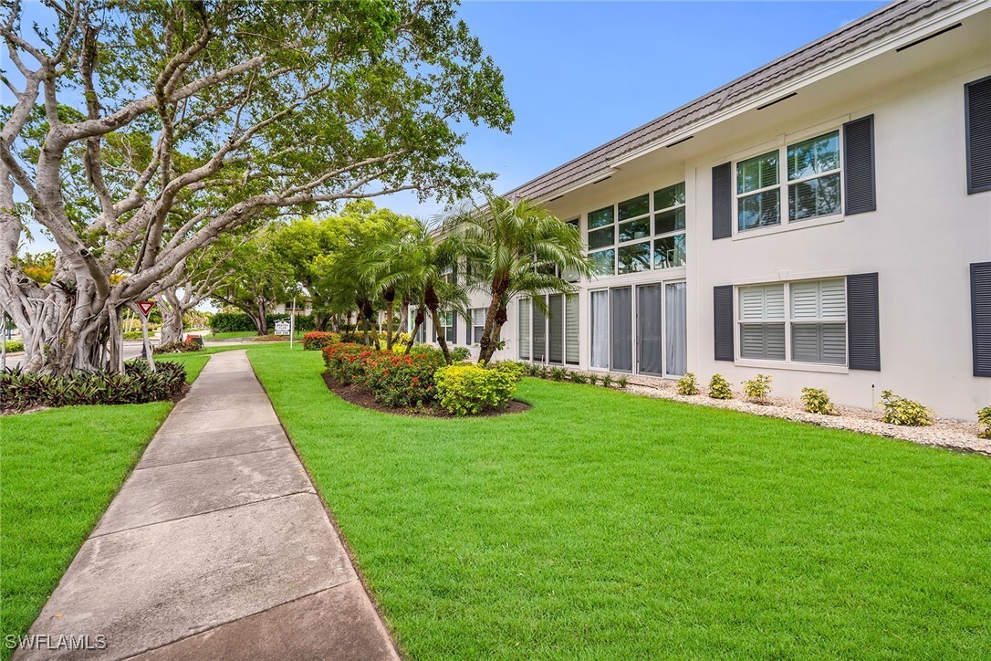 290 Banyan Boulevard 290  Naples FL 34102 photo