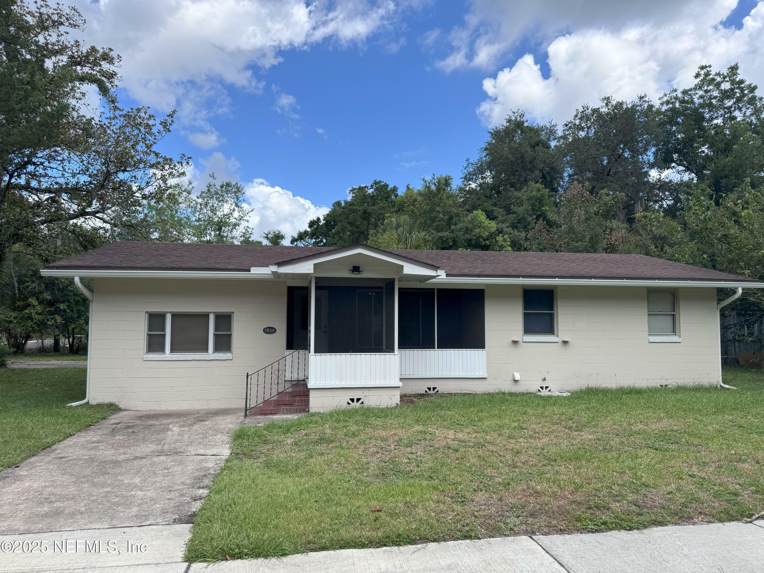 Property Photo: 1819 Clyde Street FL 32208