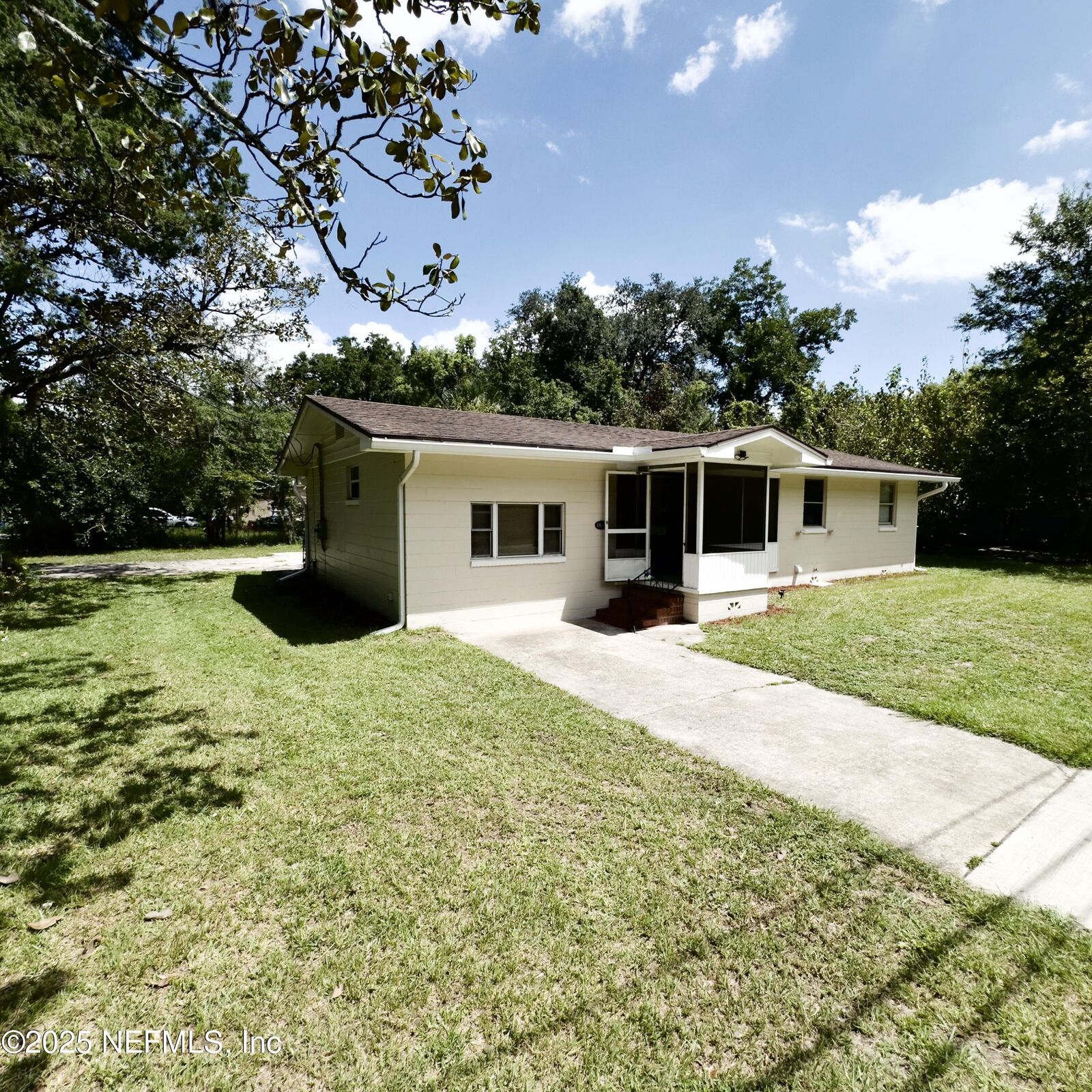 Property Photo: 1819 Clyde Street FL 32208